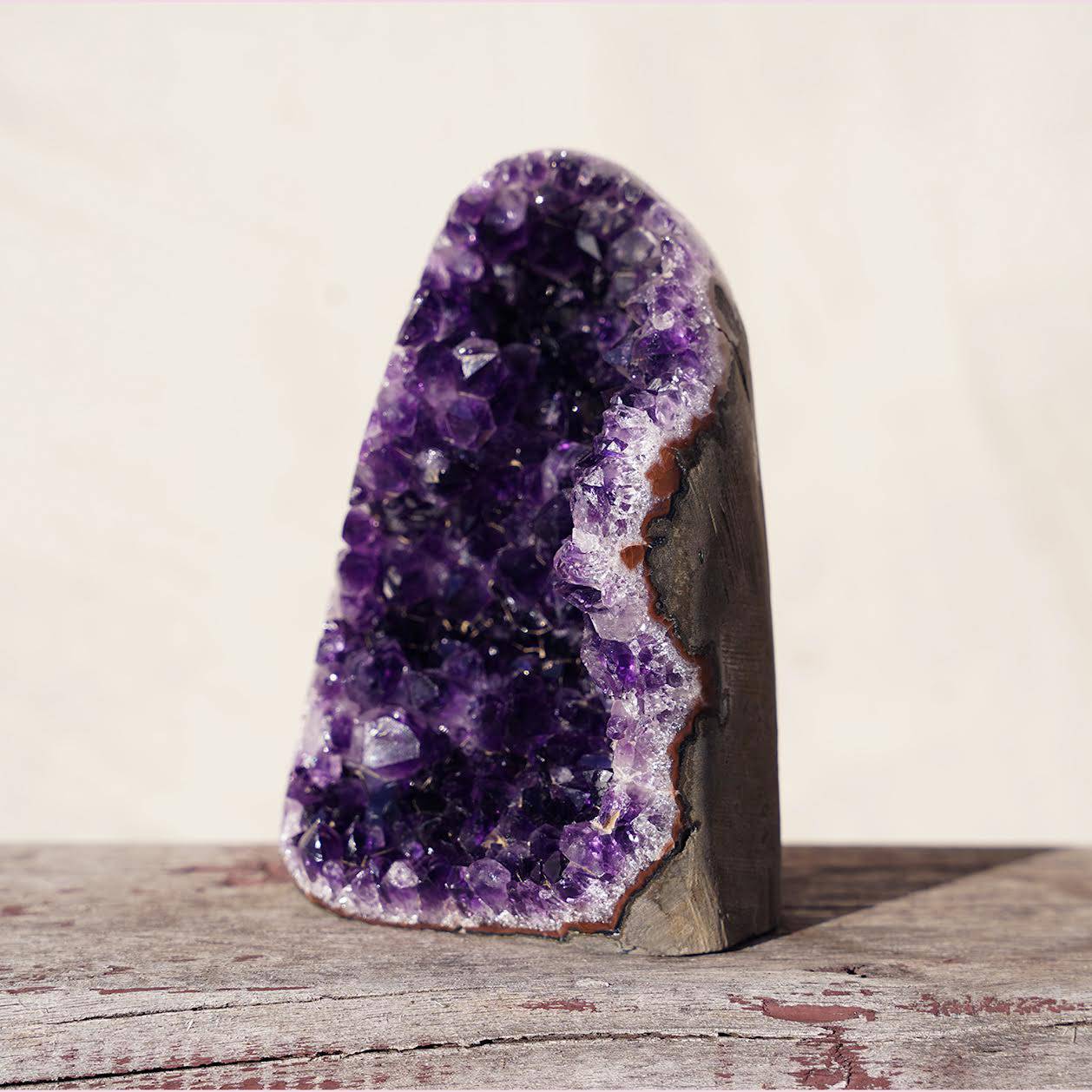 Custer cut base amethyst of intense purple crystals. Quartz in bands allows a remarkable reflection of light in the most exquisite way. Agate meets the untreated basalt back reminds you of the raw nature of this ancient art piece.
