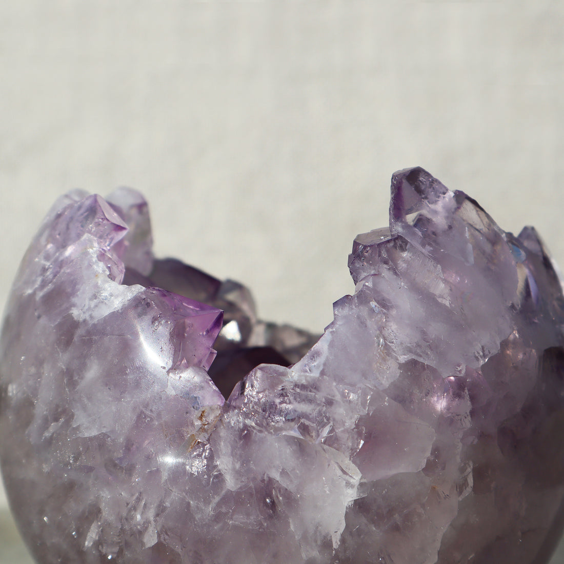 The Magical Properties of Amethyst Crystals