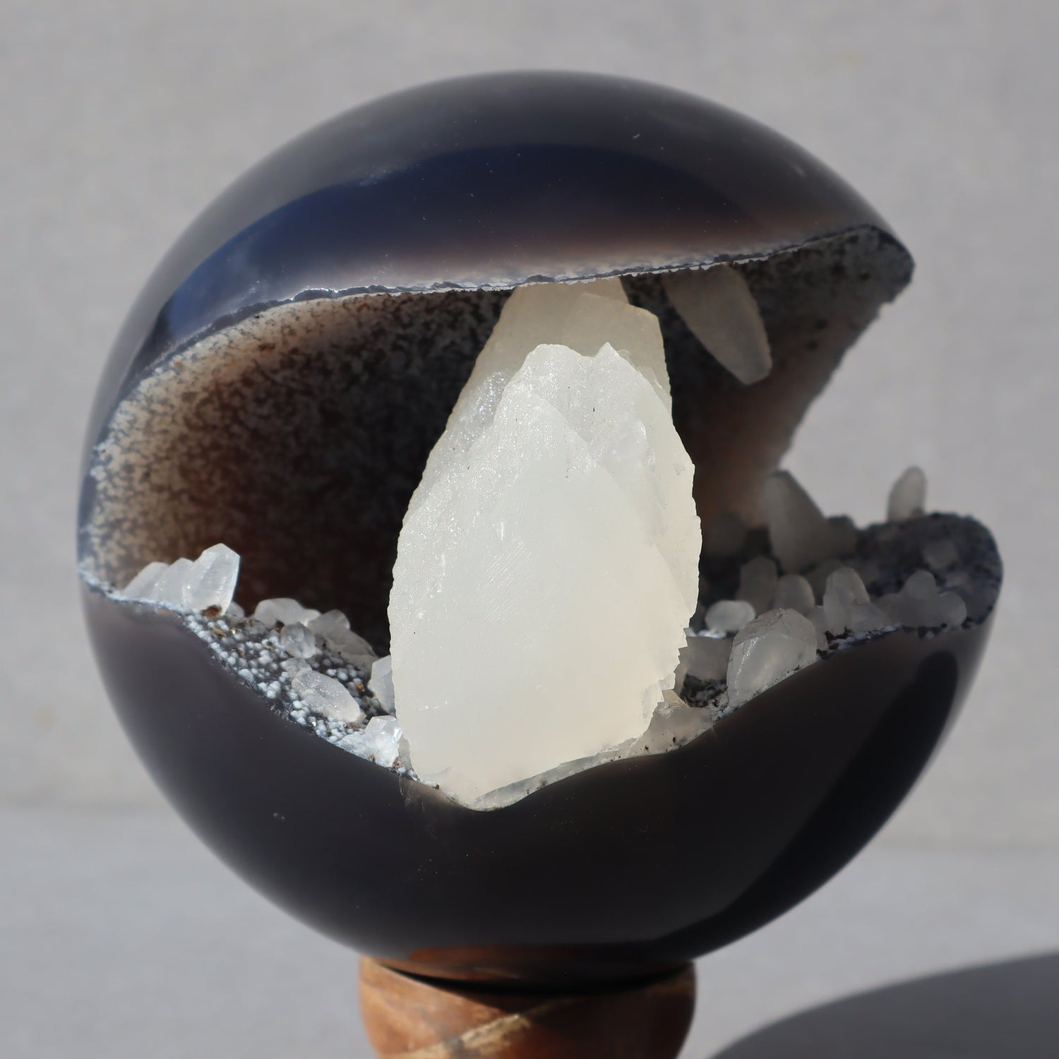 Luxury agate sphere with large and multiple calcite formations.