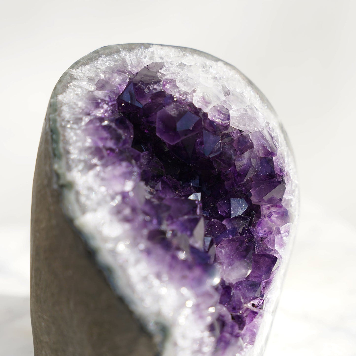 CROWN Unique Hue Crystal Rare Amethyst 	